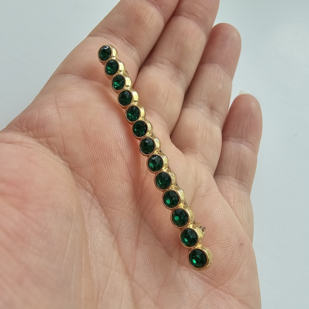 Vintage Mid-Century Emerald Green Rhinestone Bar Brooch Gold Tone Minimalist Pin